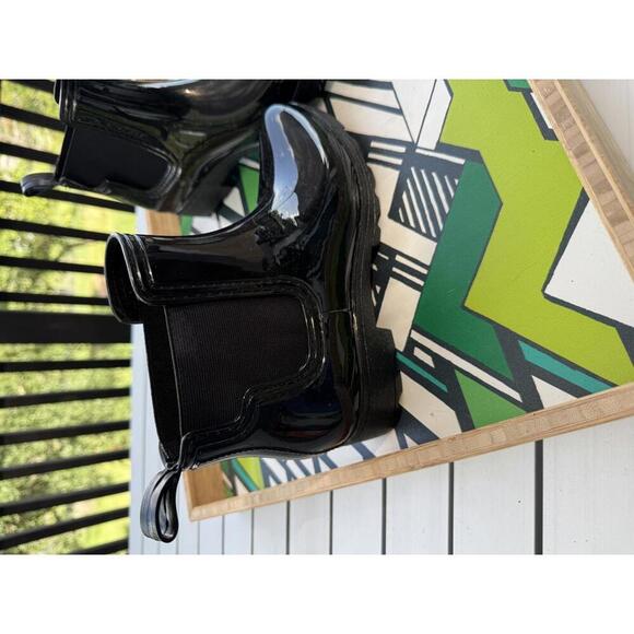 Stylish Black Glossy Chelsea Rain Boots Size 40 Womens - Picture 2 of 5